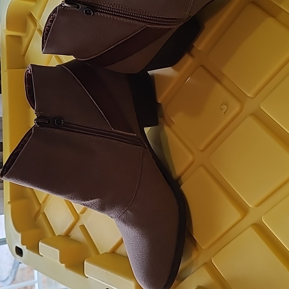 Blowfish Booties - image 2